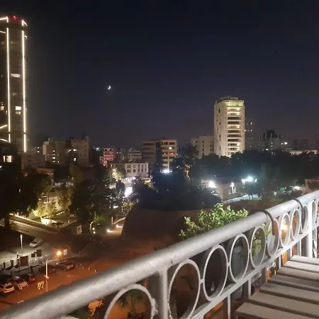 Centre Sky Views 아파트