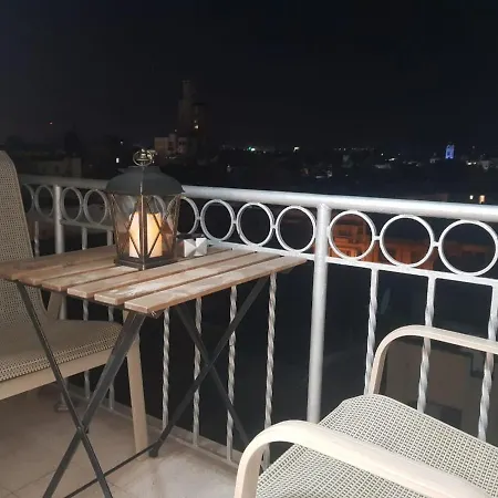 Centre Sky Views 아파트